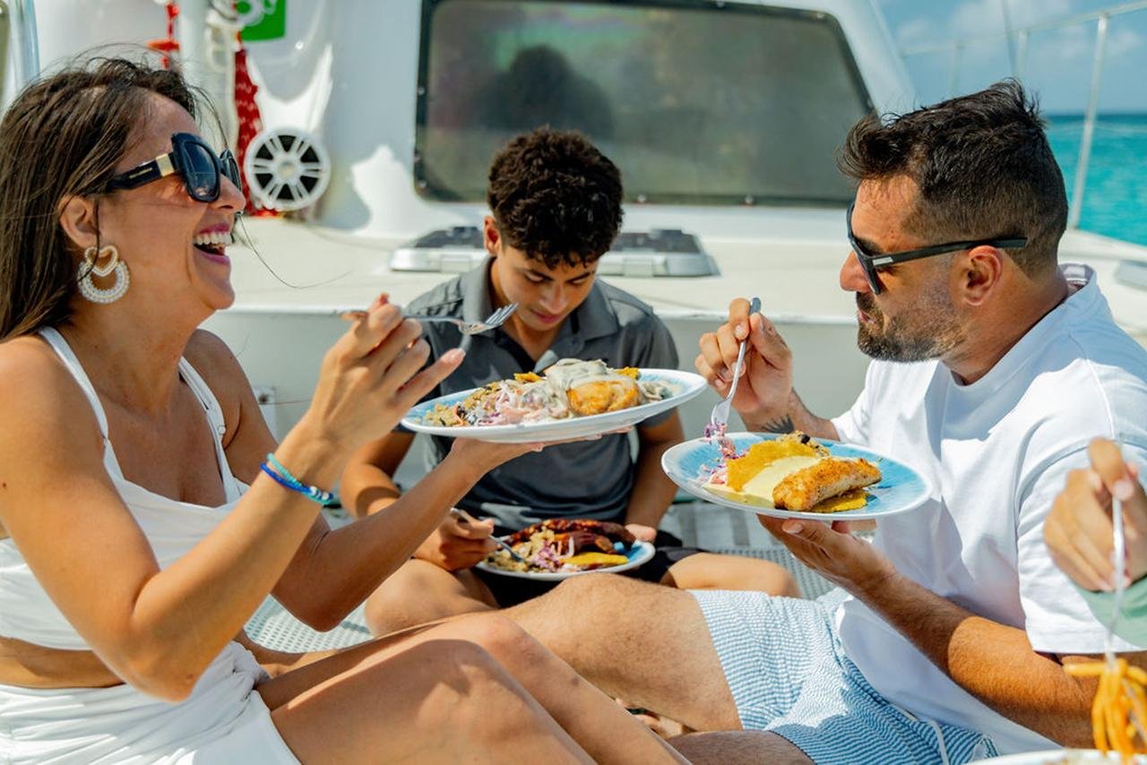 Aruba: Sail & Snorkel with Turtles at WW2 Shipwreck with BBQ