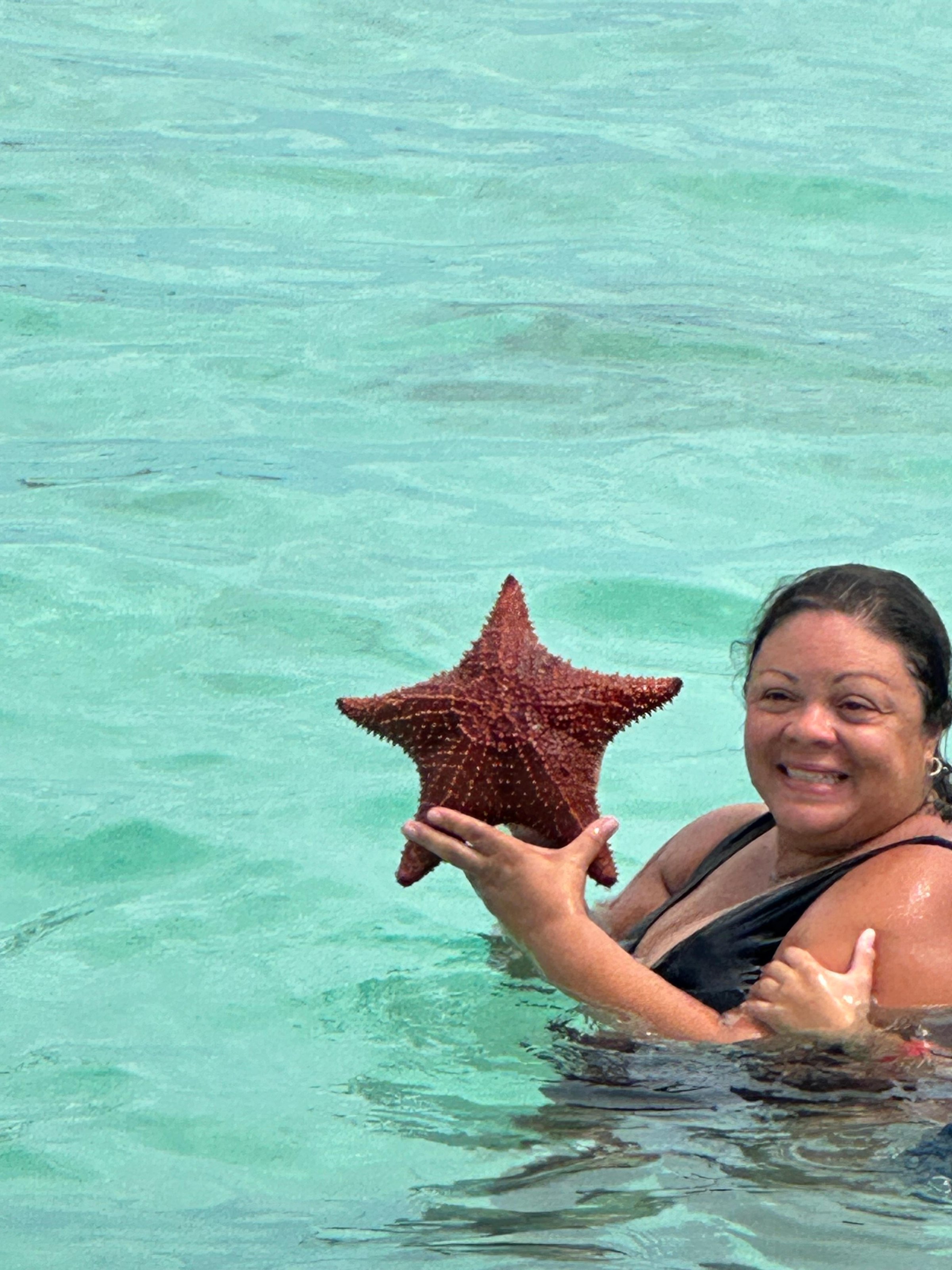 Bahamas: Swimming Pigs & Snorkeling Cruise with Lunch & Rum