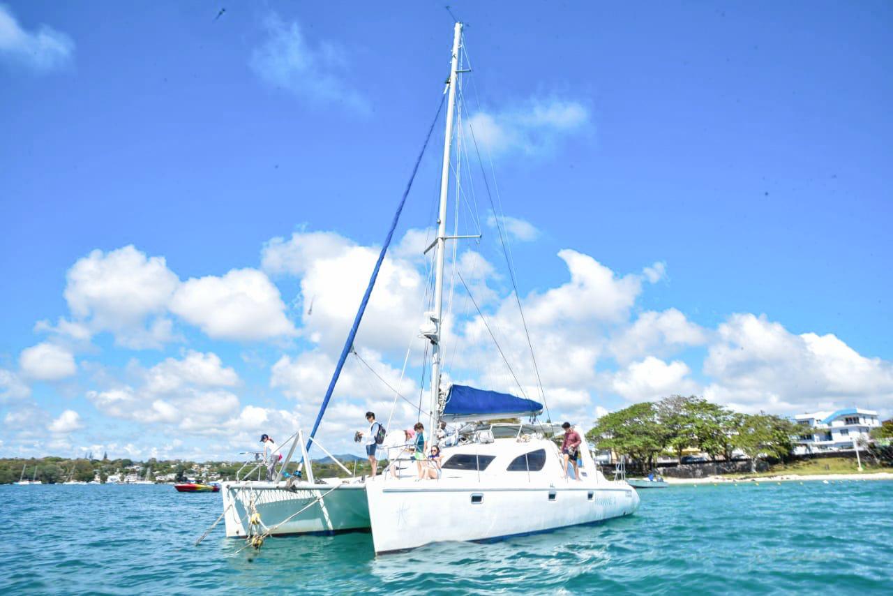 Mauritius: Catamaran Cruise to Ile Aux Cerfs with BBQ Lunch