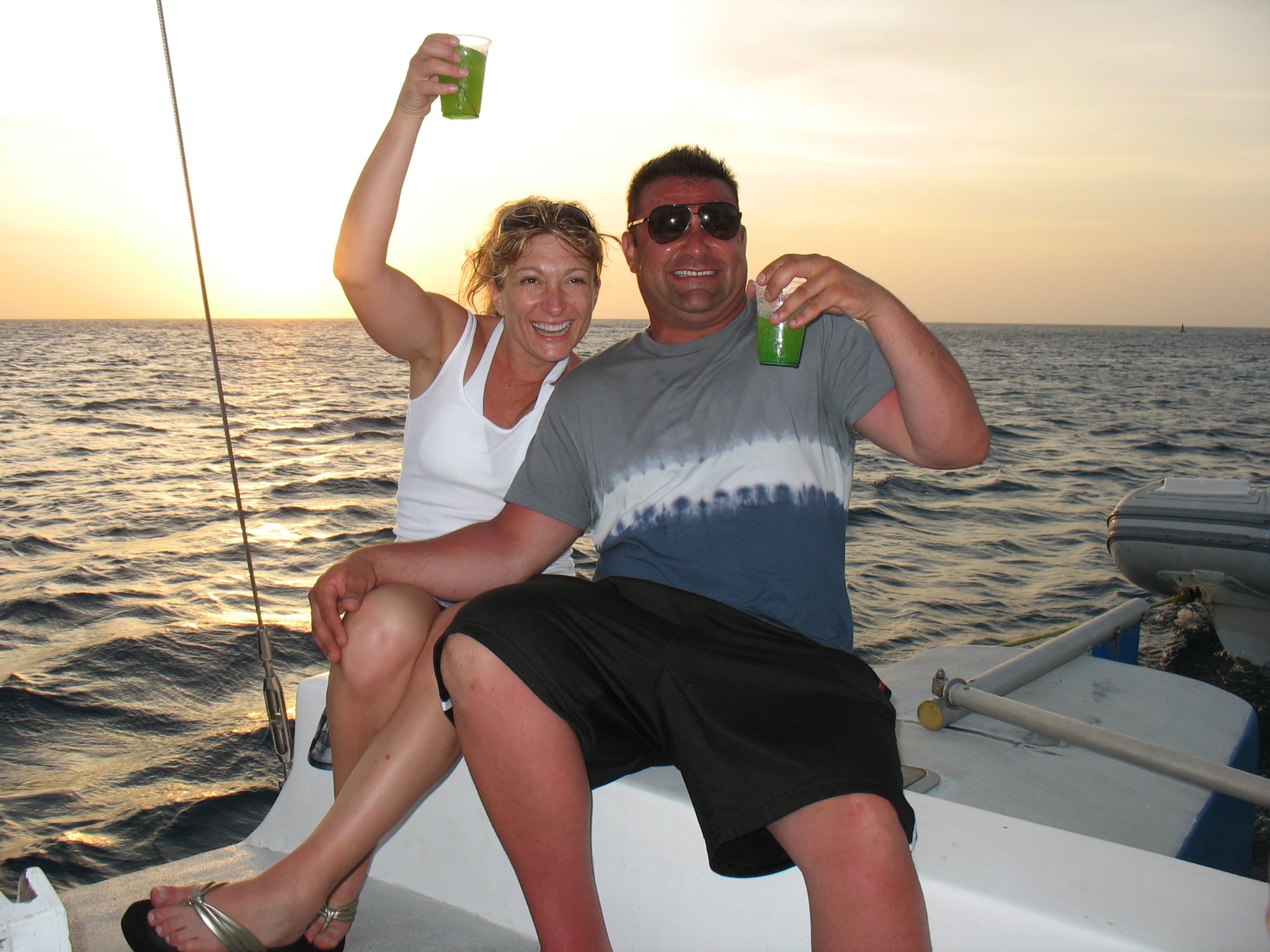 Noord: Dolphin Sunset Adventure Catamaran Cruise