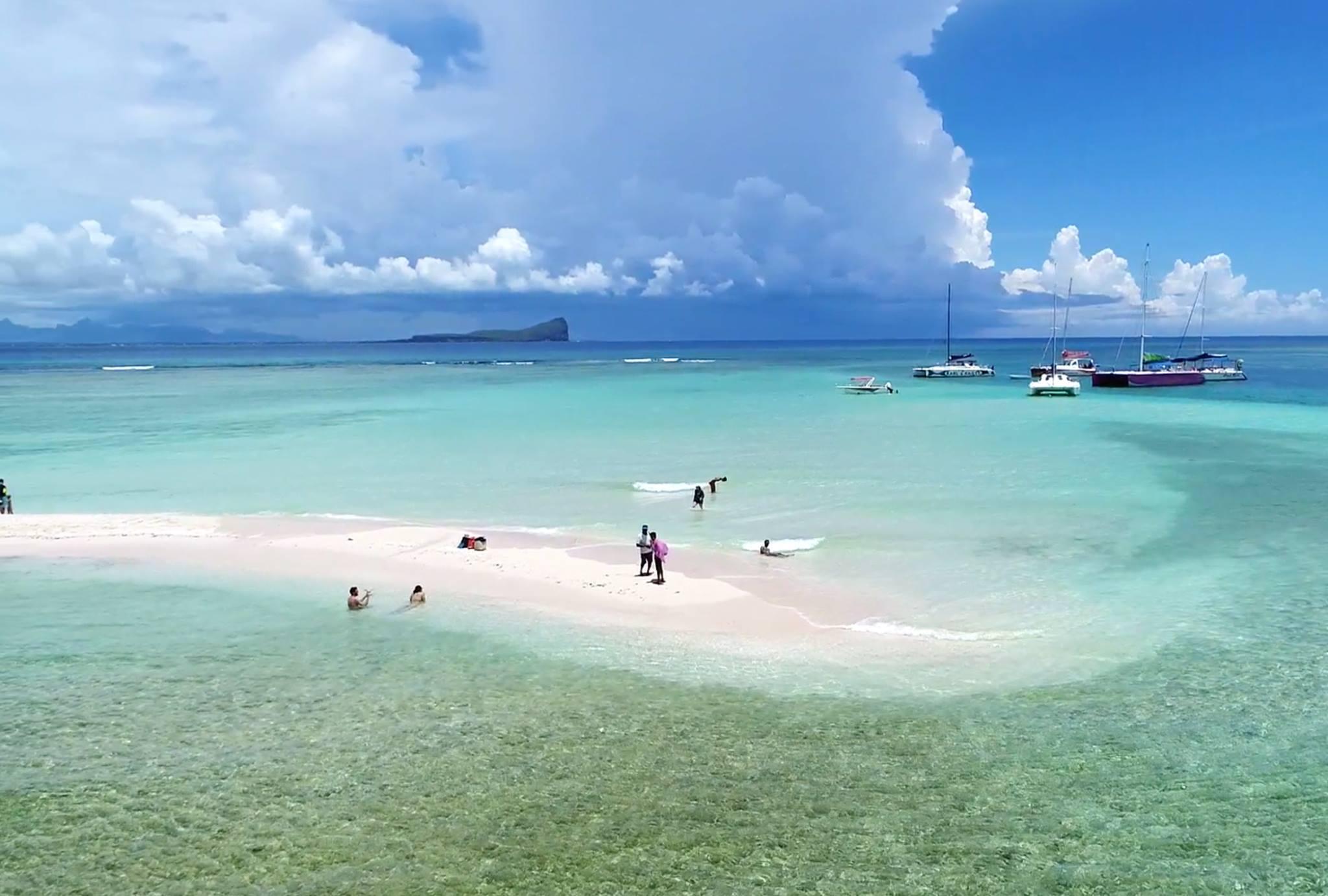 North Islands: Full Day Catamaran Cruise, BBQ lunch & Drinks