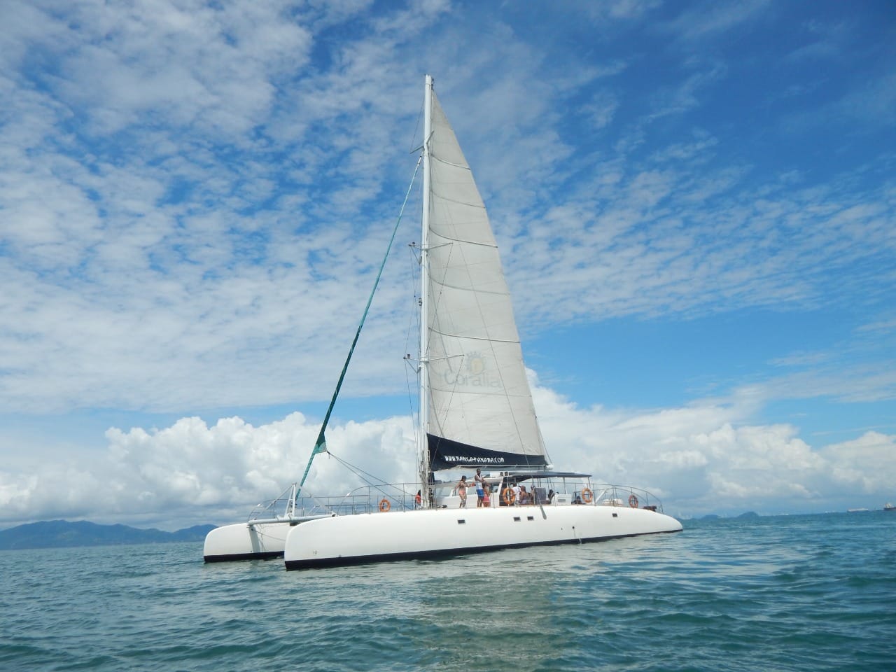 Panama City: All-Inclusive Catamaran Cruise to Taboga Island