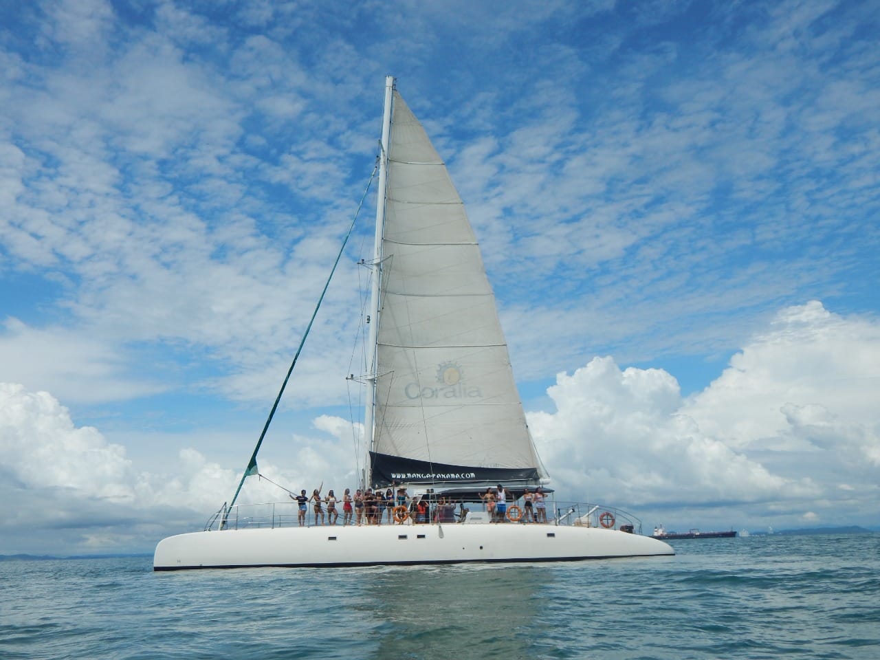 Panama City: All-Inclusive Catamaran Cruise to Taboga Island